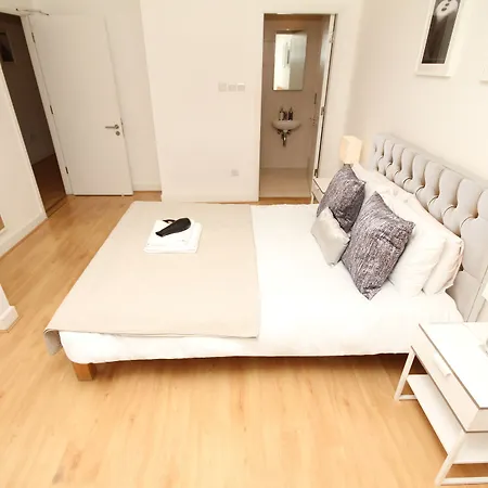 Pearse Street Sleeps 10 Apartman Dublin