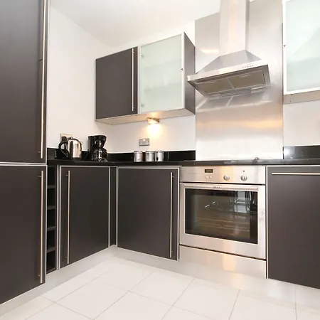 Pearse Street Sleeps 10 Apartman *