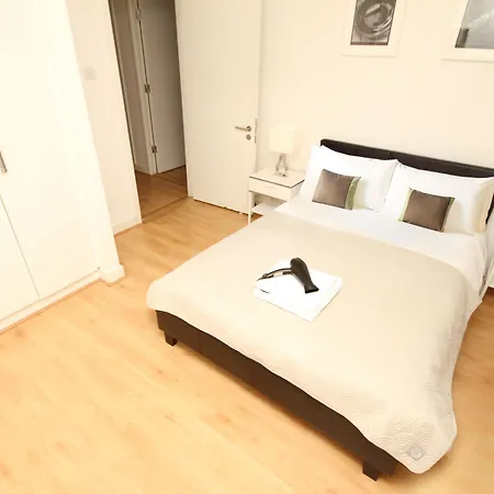 Pearse Street Sleeps 10 Apartman Dublin